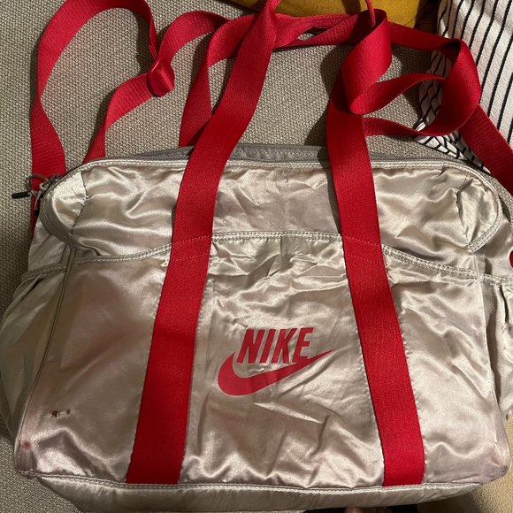 nike small duffle bag - Picture 1 of 4